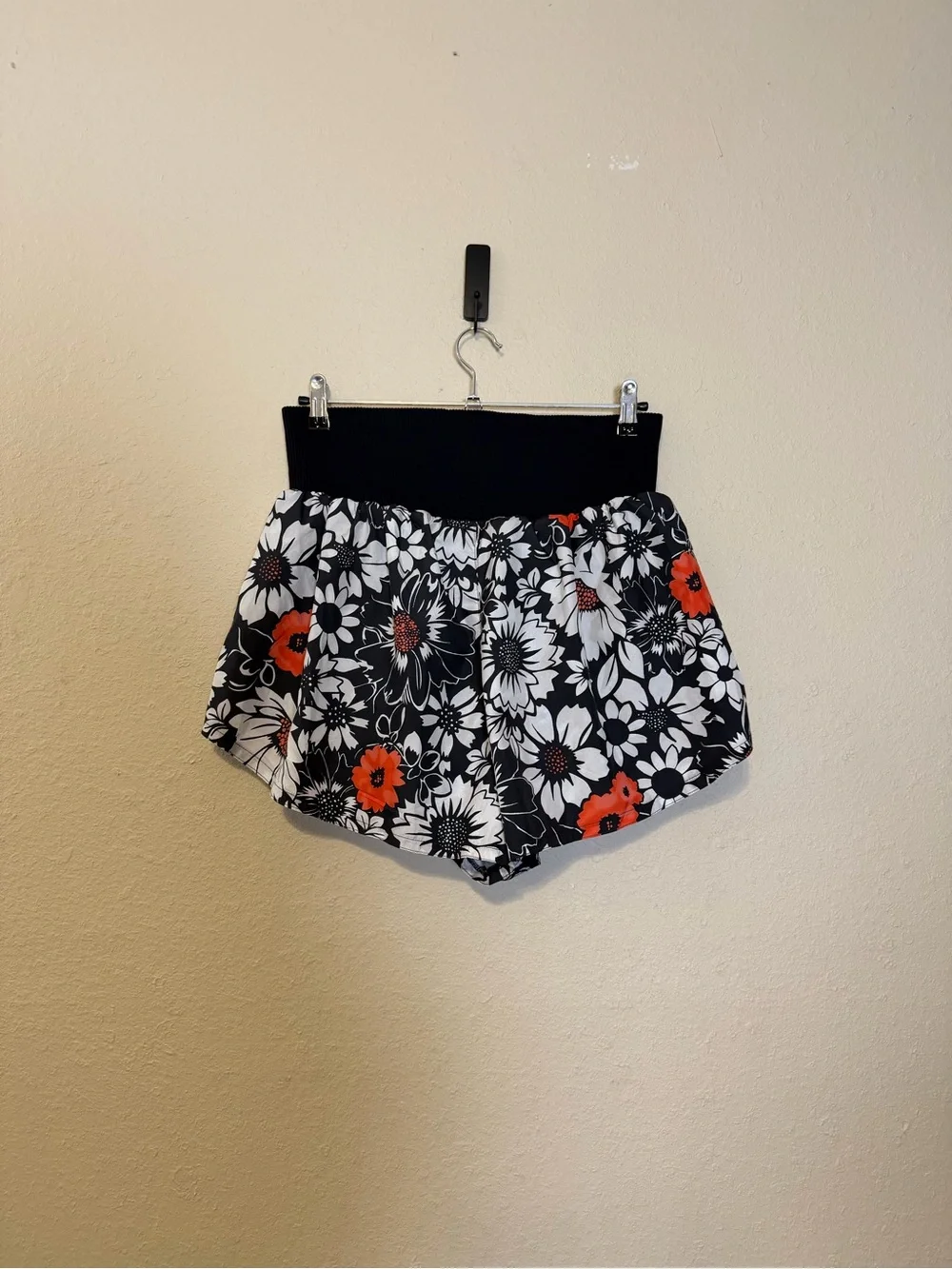 FP Movement by Free People Carpe Diem Tuxedo Print Floral Athletic Short Size XL